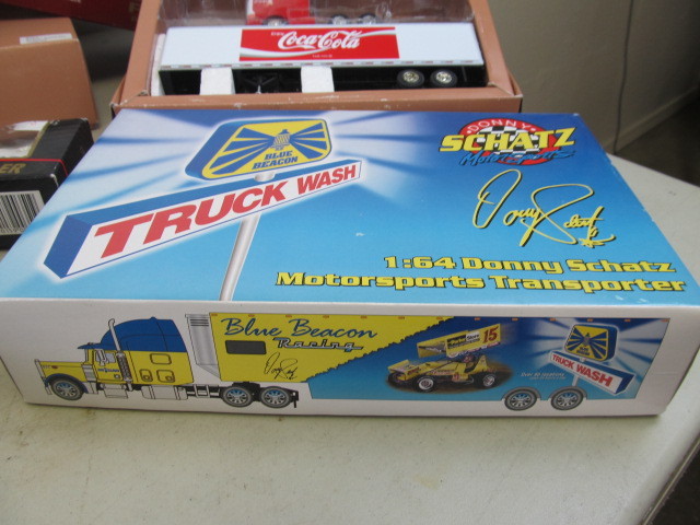 lot 24 image: Lot of NICE Larger MIB Die Cast Vehicles