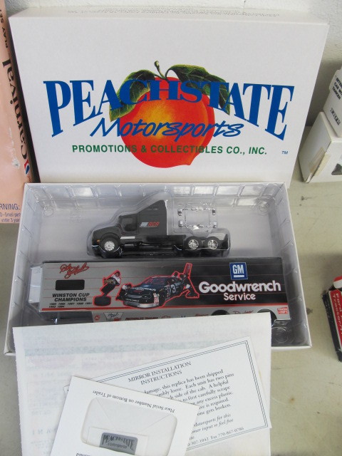 lot 25 image: Another Lot of NICE Larger MIB Die Cast Vehicles