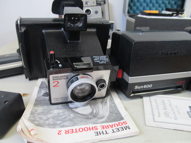 lot 34 image: NICE Collection of Vintage Cameras & Accessories