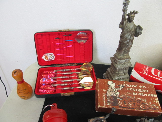 lot 50 image: MASSIVE Lot of Small Vintage Collectibles