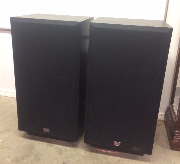 lot 13 image: Nice Pair of Cerwin-Vega Re-30 Floor Speakers