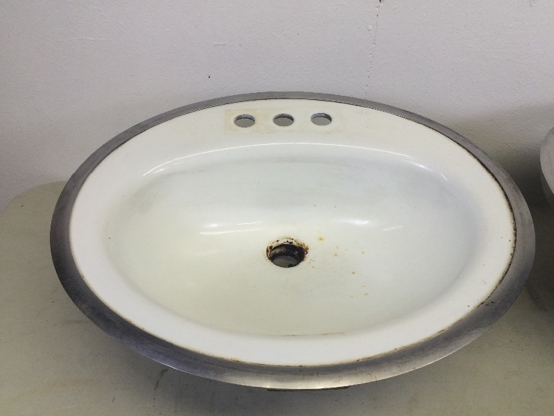 lot 46 image: Pair of Vintage Cast Iron Porcelain Sinks