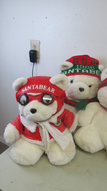 lot 53 image: 6 Vintage Santa Bears