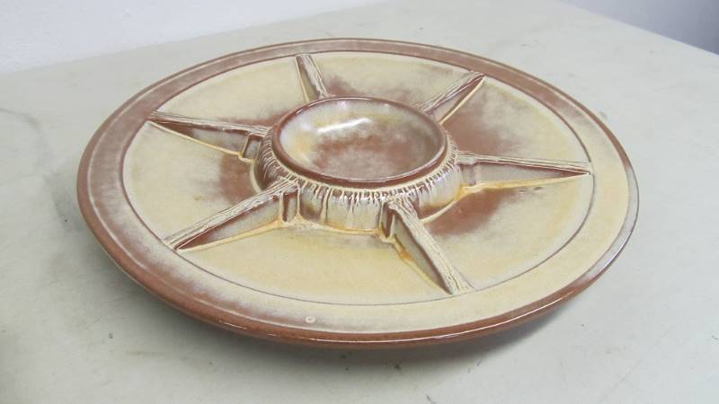 lot 49 image: Mint Condition Set of 3 Vintage Frankoma Serving Pieces