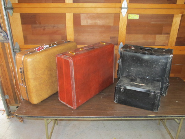 lot 9 image: Vintage Luggage & Storage Boxes