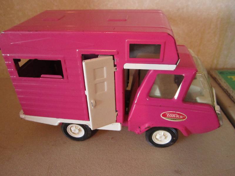 pink metal tonka truck