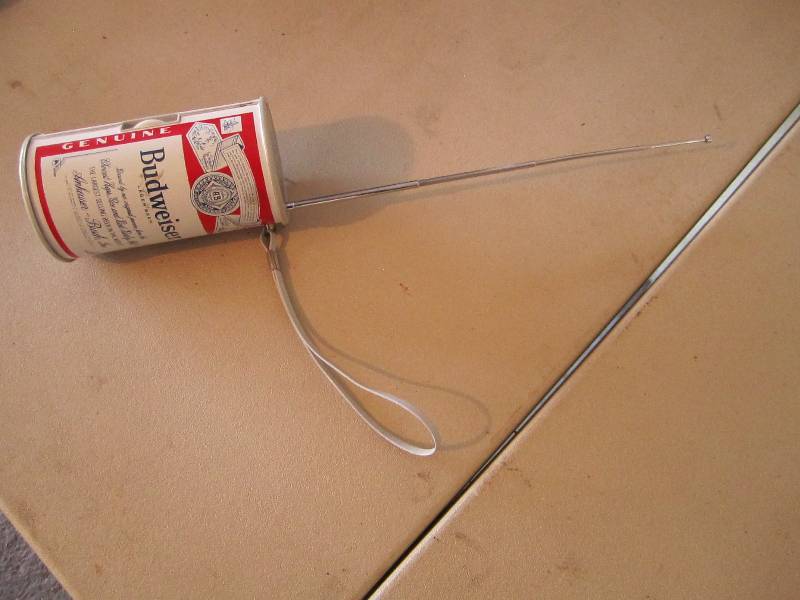 lot 25 image: Budweiser beer can radio...