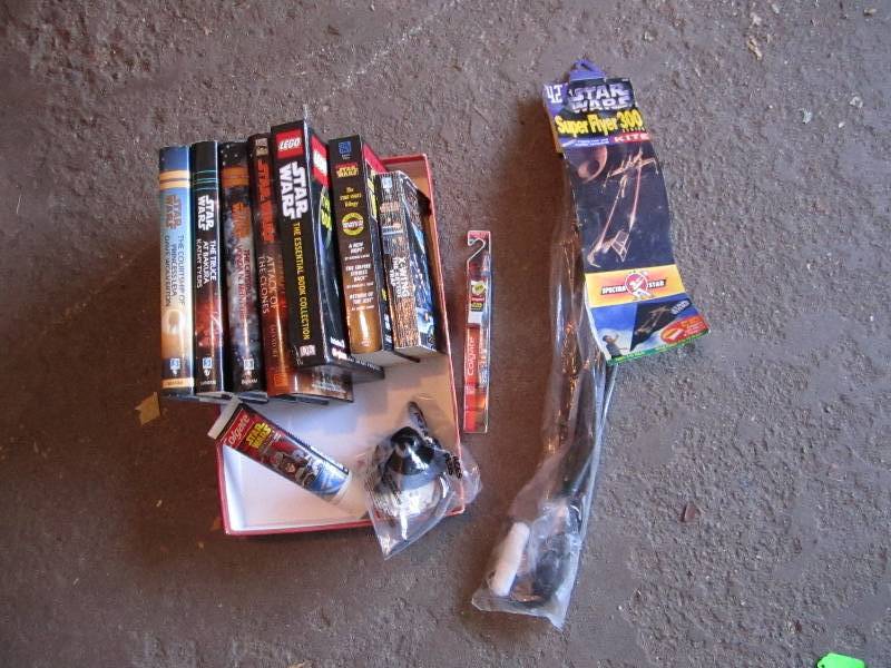 lot 31 image: Lot of Star Wars collectibles...