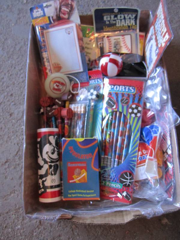 lot 34 image: Lot of colector toys...