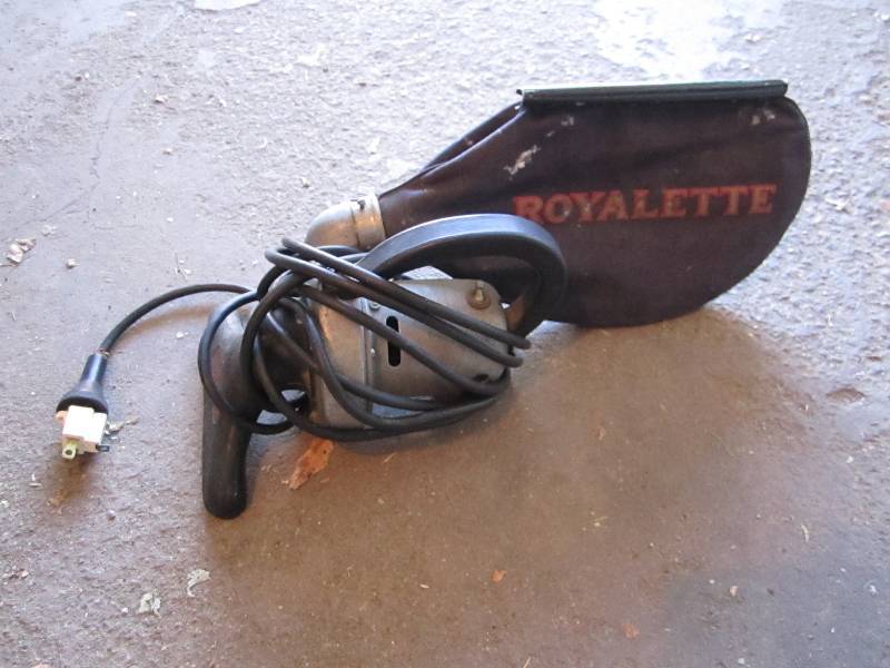 lot 44 image: Vintage Royalette vacuum...
