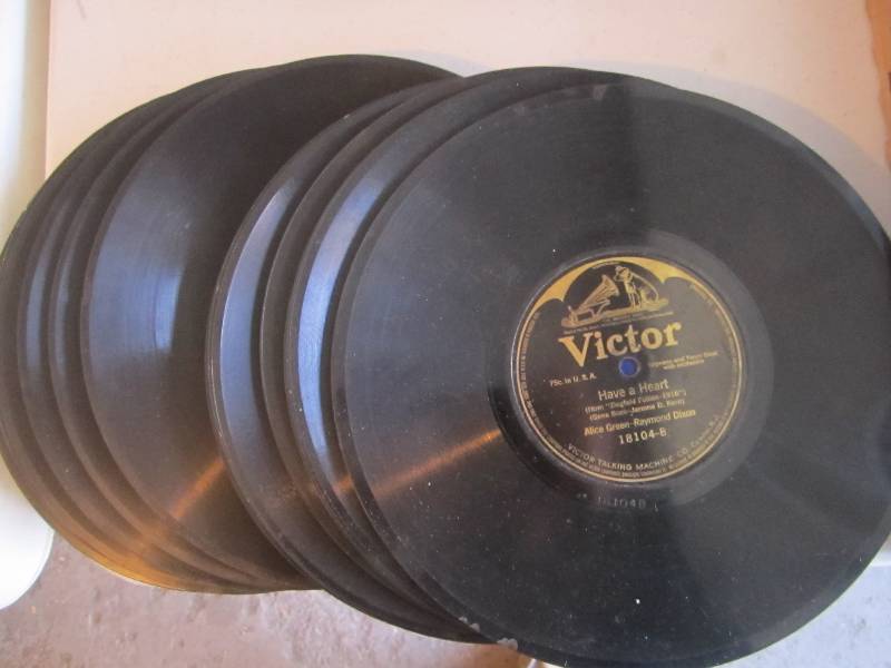 lot 47 image: Lot of Victor records...