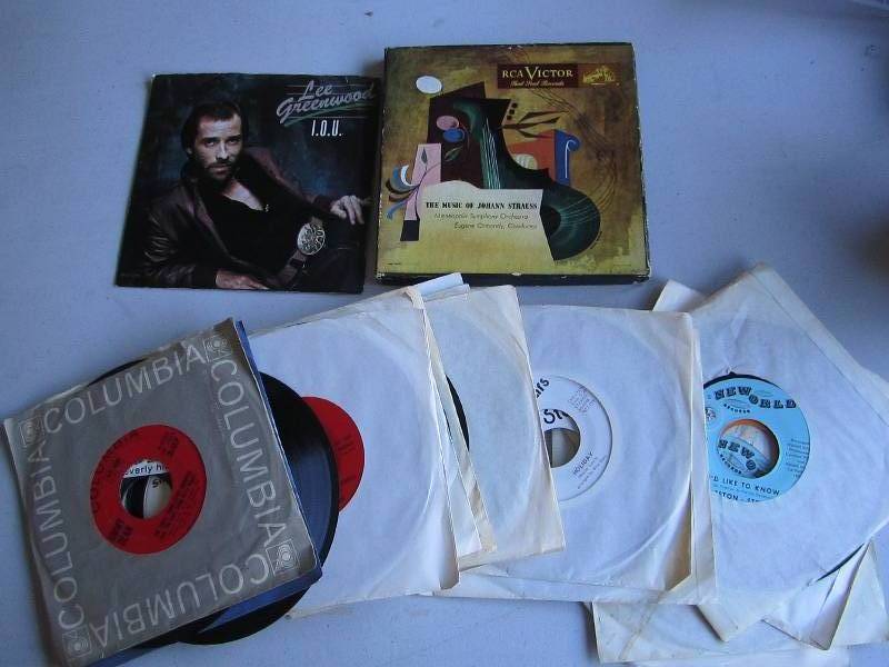 lot 52 image: Lot of 45 records...