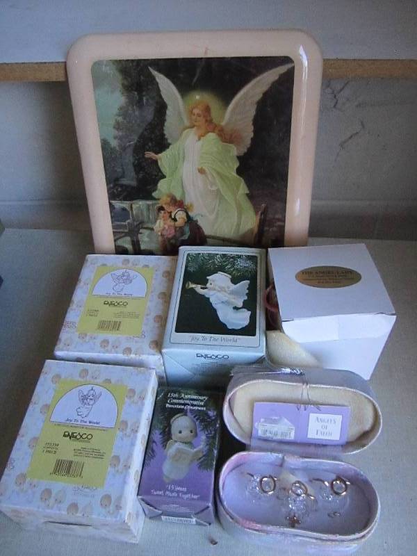 lot 68 image: Lot of decorative items...