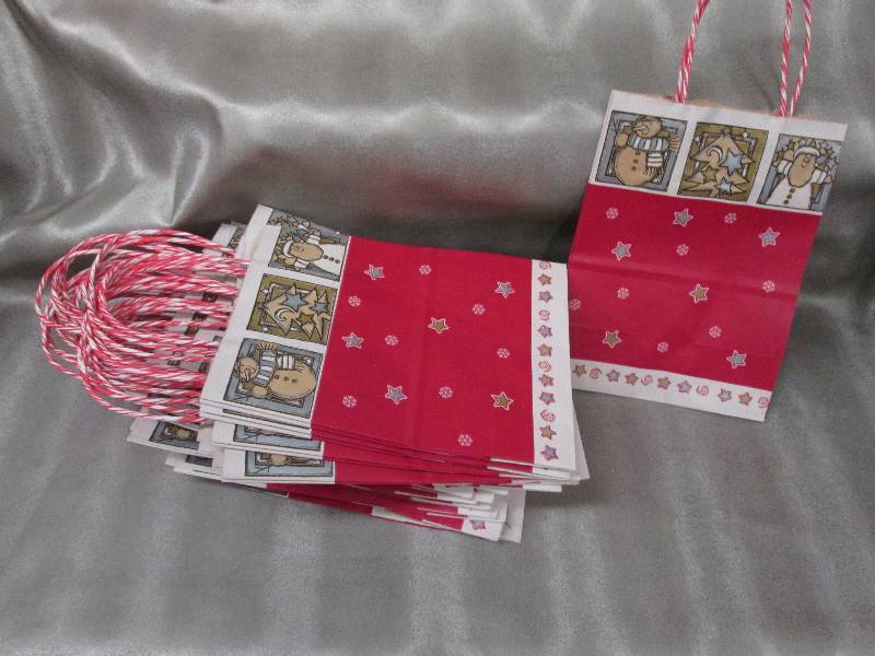 Lot of 25 Medium Holiday Gift Bags ...