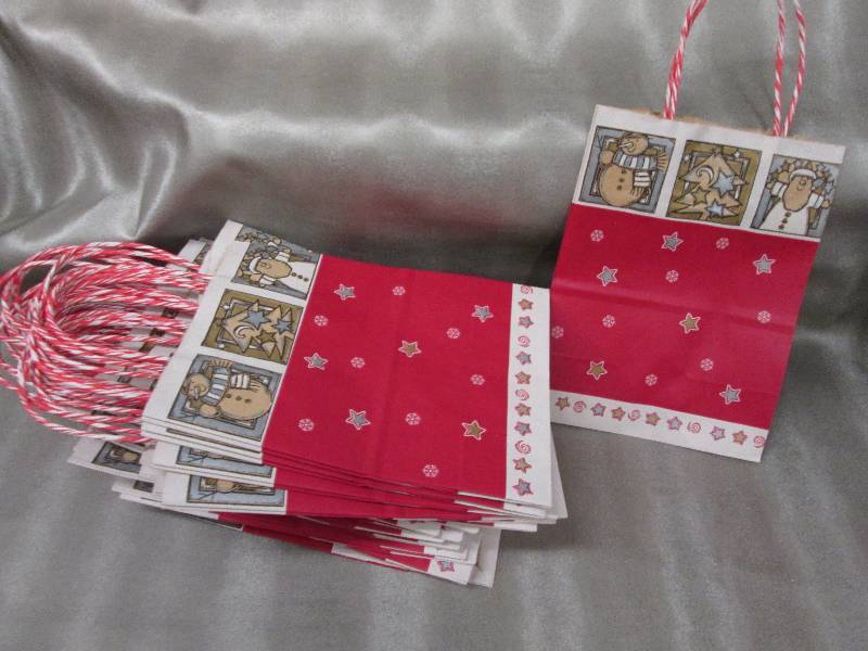 Lot of 25 Medium Holiday Gift Bags ...