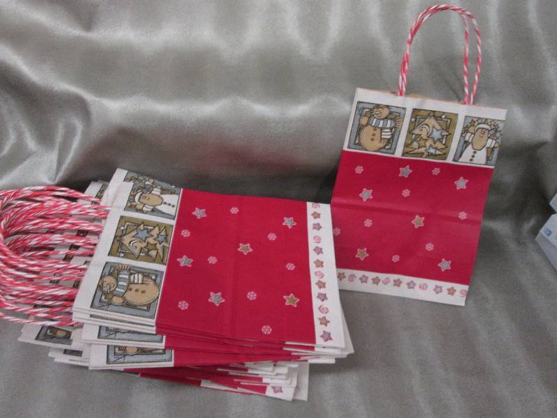 Lot of 25 Medium Holiday Gift Bags ...
