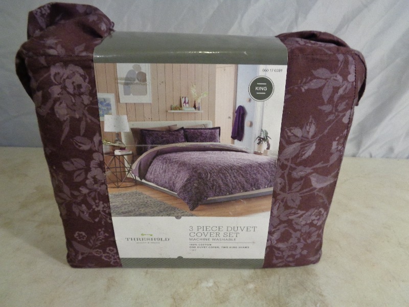 lot 133 image: New King Duvet Set