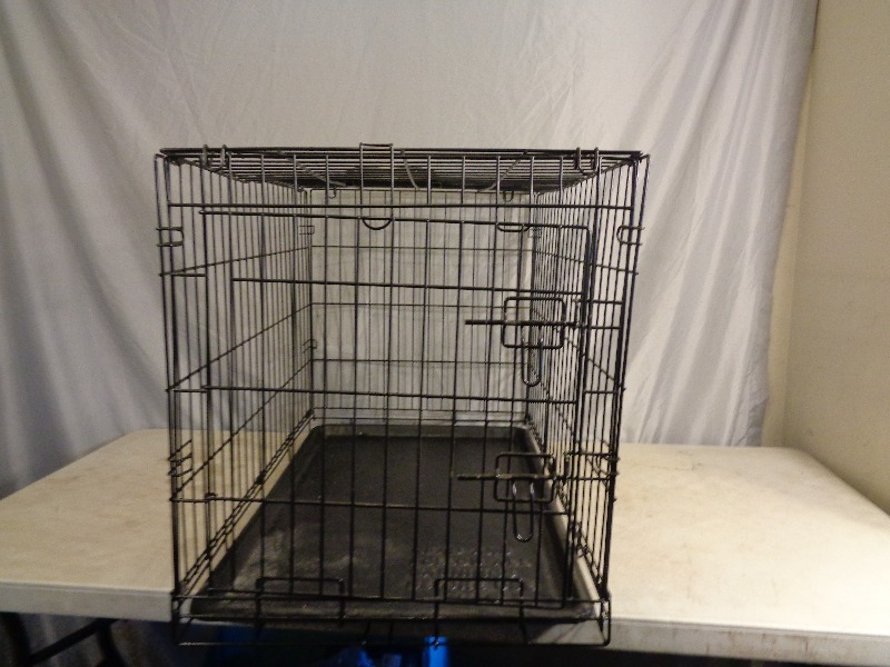 lot 142 image: Metal Pet Kennel