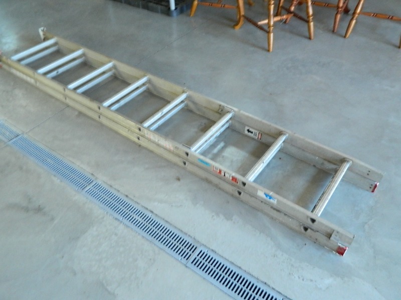 lot 17 image: Werner 16 Ft Extension Ladder