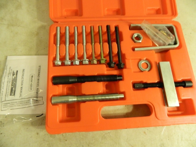 lot 93 image: Steering Wheel Puller Kit in Case