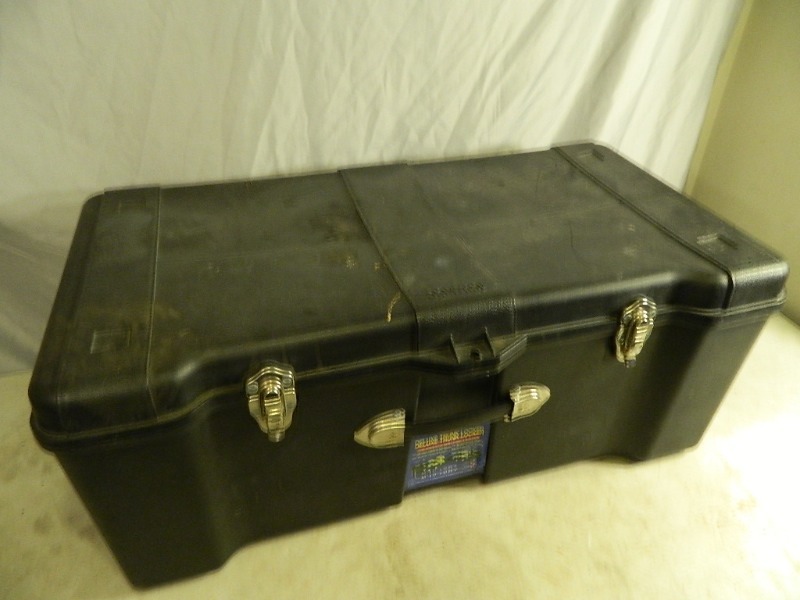 lot 103 image: Plastic Trunk Locker