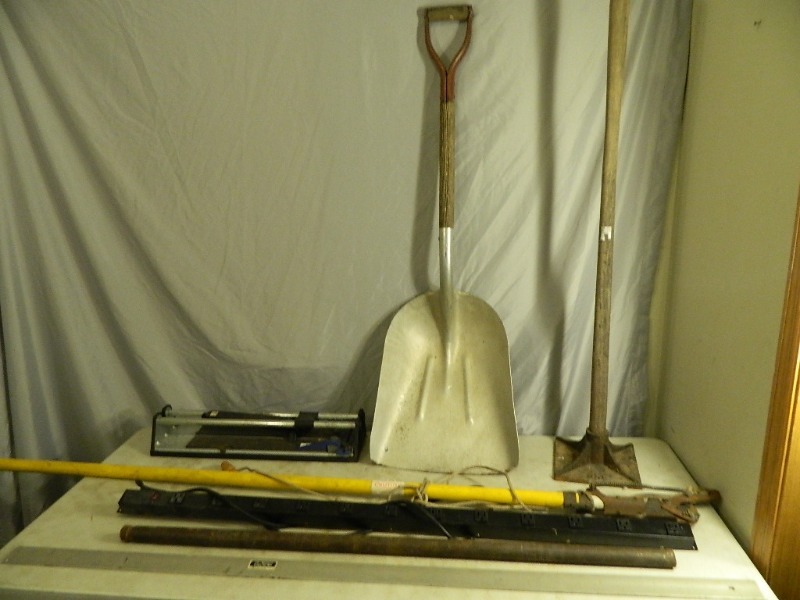 lot 111 image: Long Handle Tools