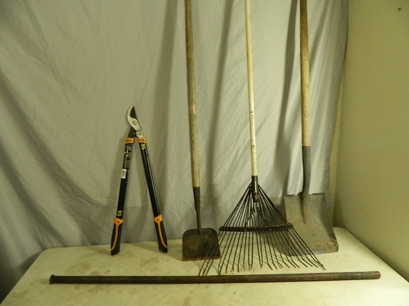 lot 112 image: Long Handle Tools