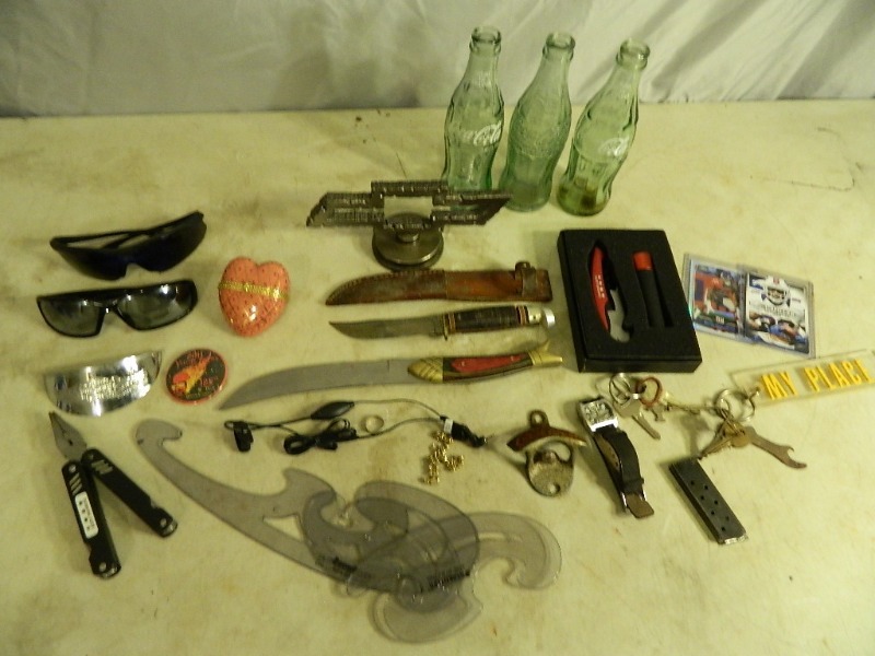 lot 127 image: Assorted Collectibles