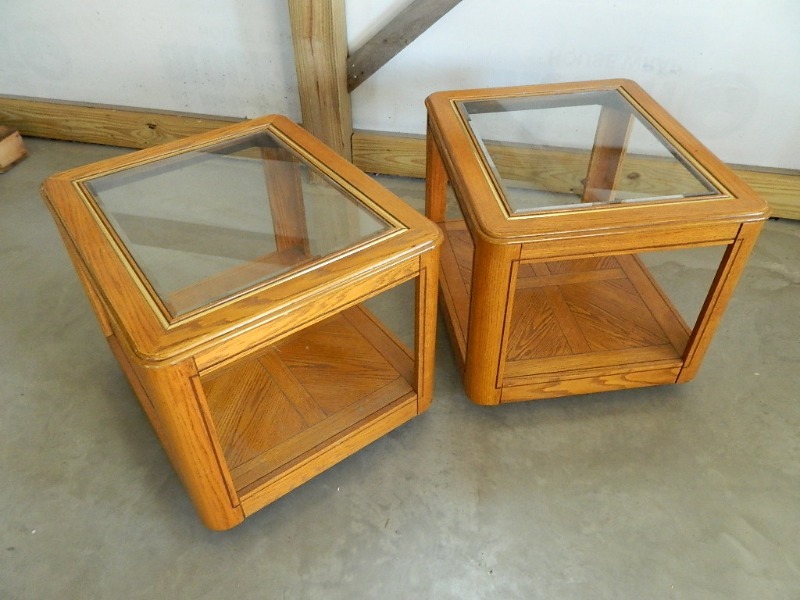 lot 164 image: Pair of End Tables