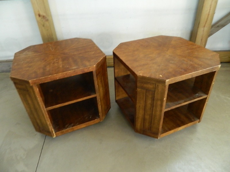 lot 170 image: 2 End Tables