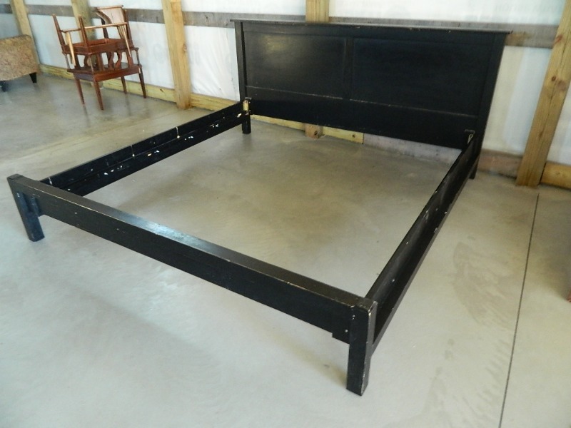 lot 172 image: King Bed