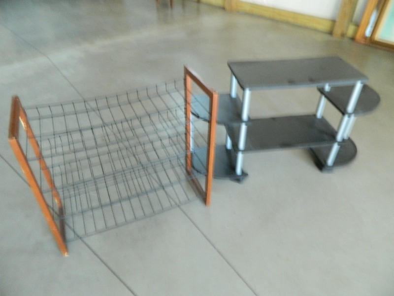 lot 175 image: 2 Shelves