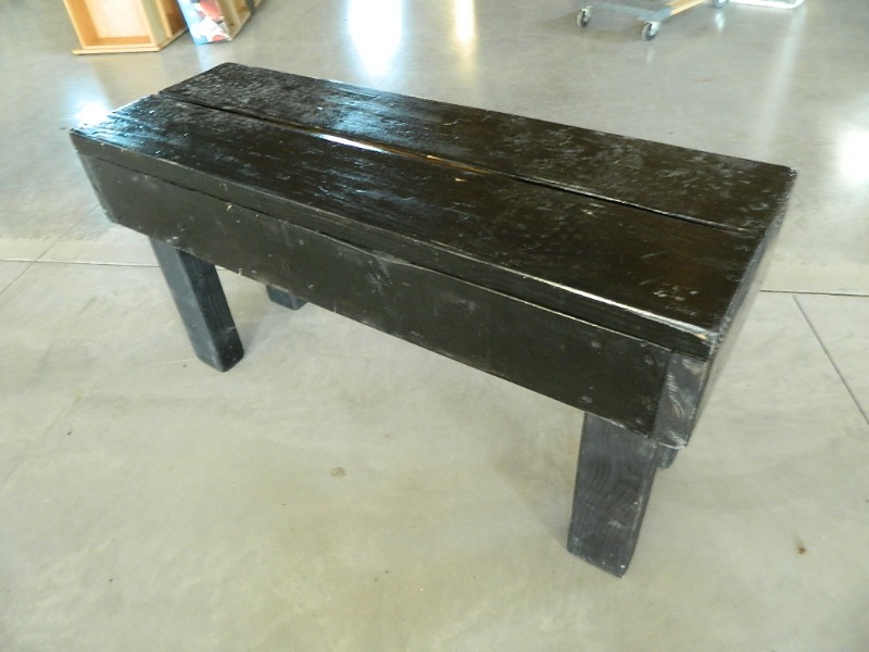 lot 186 image: Wood Bench