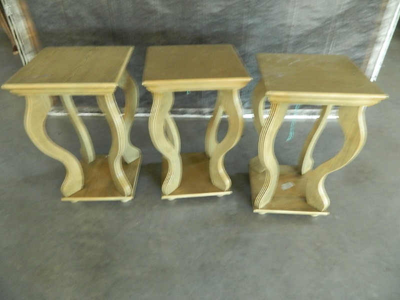 lot 189 image: 3 Stands