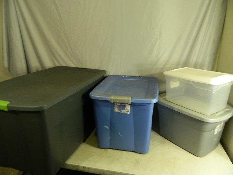 lot 151 image: 4 Assorted Totes with Lids