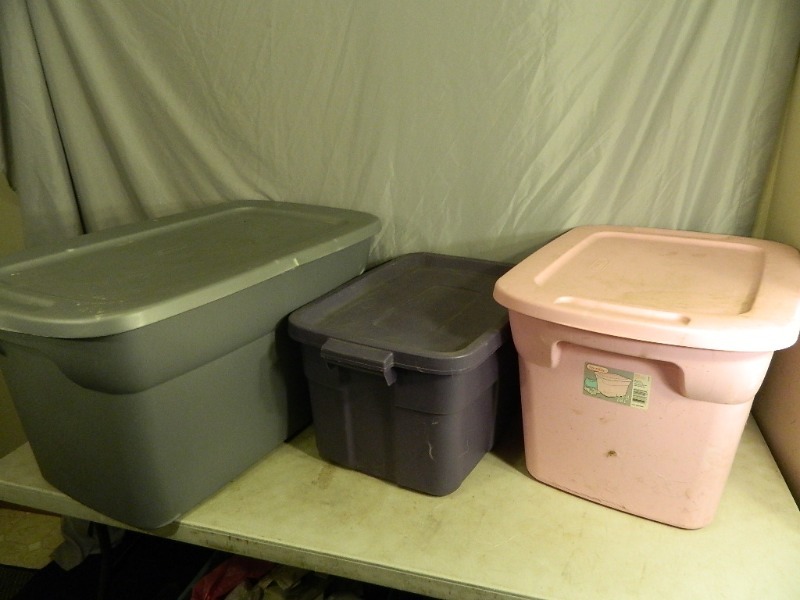 lot 209 image: 3 Totes with Lids