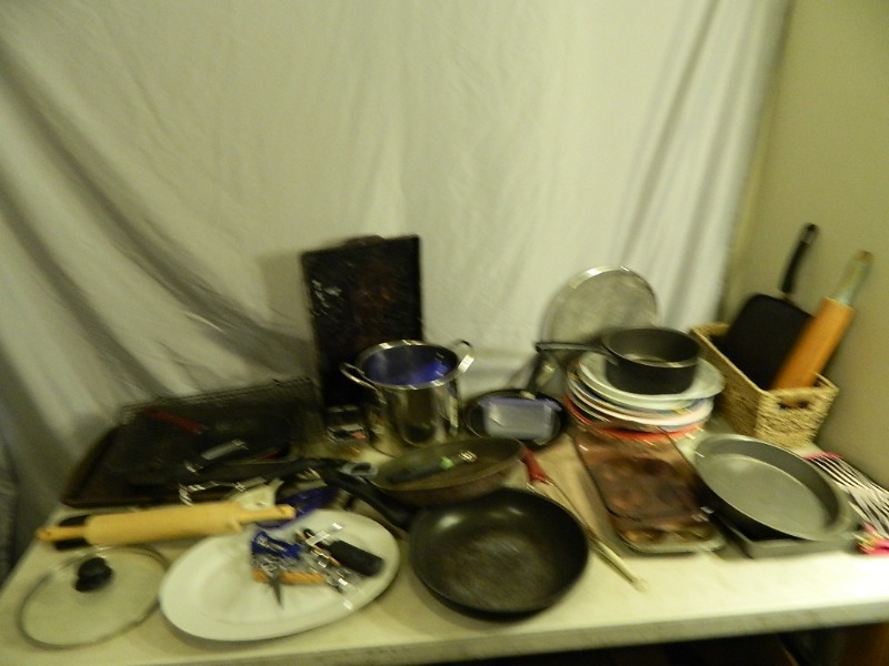 lot 210 image: Kitchen Items