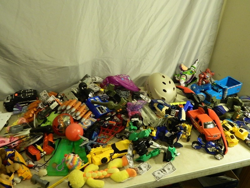 lot 211 image: Kids Toys