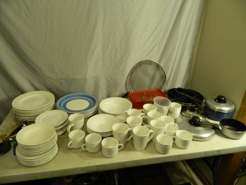 lot 223 image: Kitchen Items