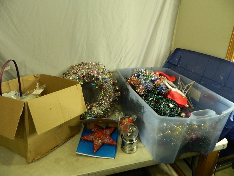 lot 226 image: Harley Davidsoon Snowglobe, Christmas Decor, and Tote with Lid