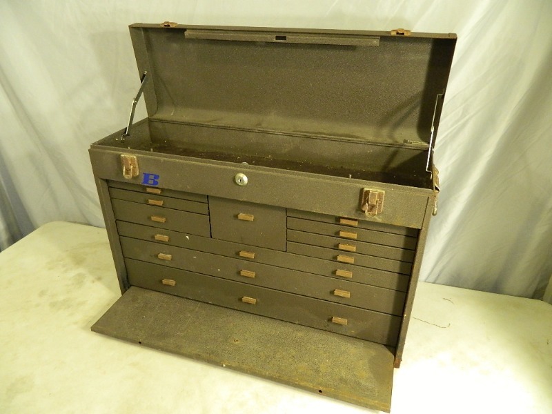 lot 7 image: 11 Drawer Kennedy Metal Machinist Toolbox