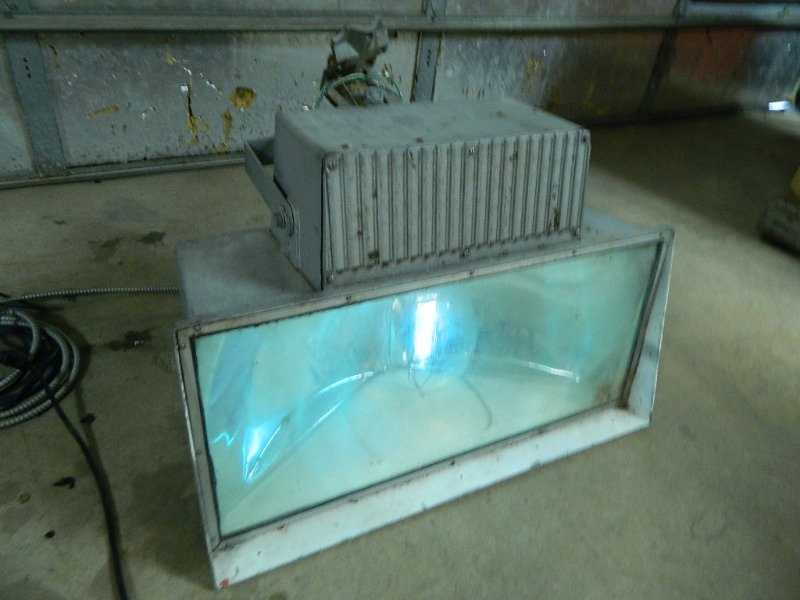 lot 25 image: Large ShopParking Lot Light
