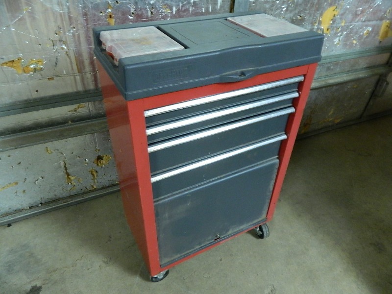 lot 34 image: Small Rolling ToolBox