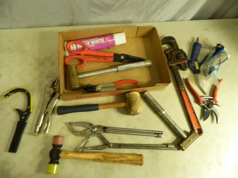 lot 73 image: Assorted Hand Tools