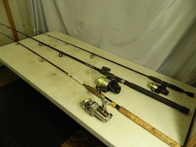 lot 77 image: 3 Fishing Poles with Reels