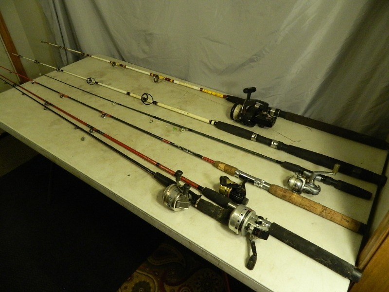 lot 78 image: 6 Fishing Poles, 5 Reels