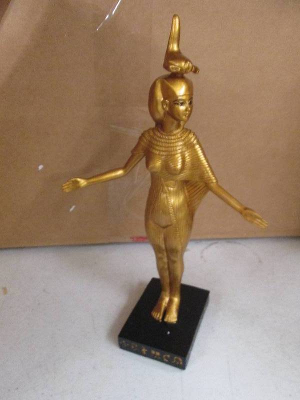 3 studion collection serket statues...