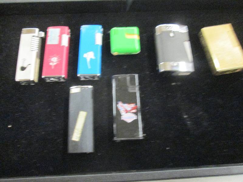 8 lighters never been used ...