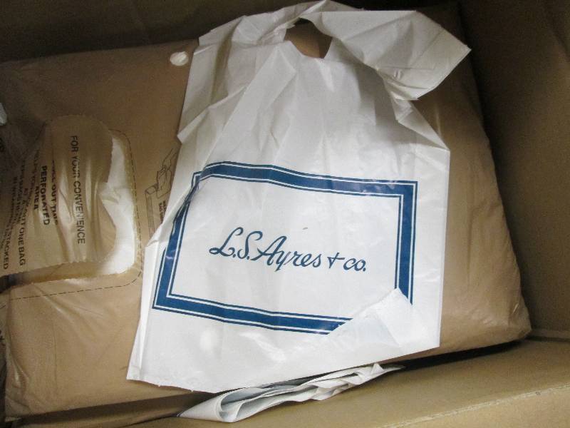 4 bags of gift bags 500 bags per ba...