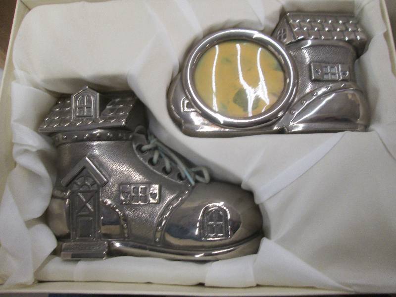shoe and train picture frames never...